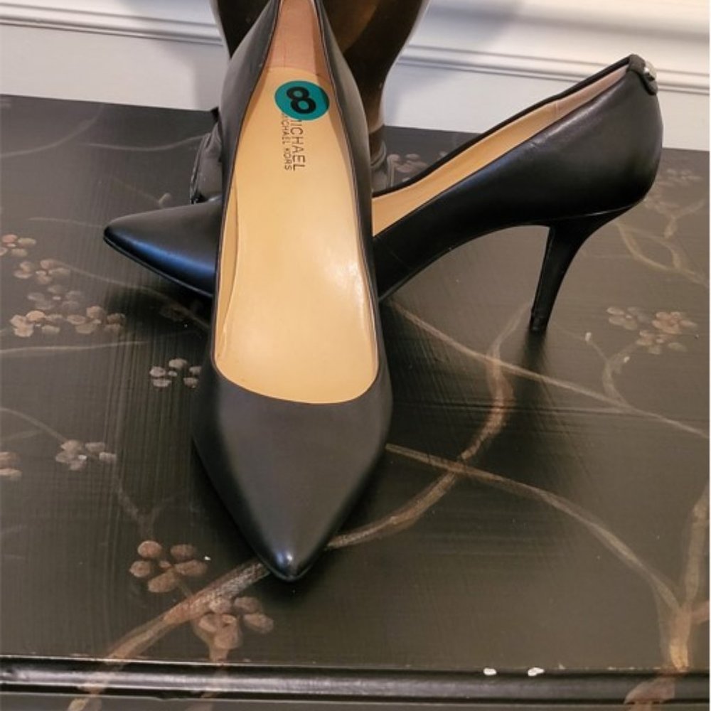 AUTHENTIC LEATHER BLCK MICHEAL KORS HEELS